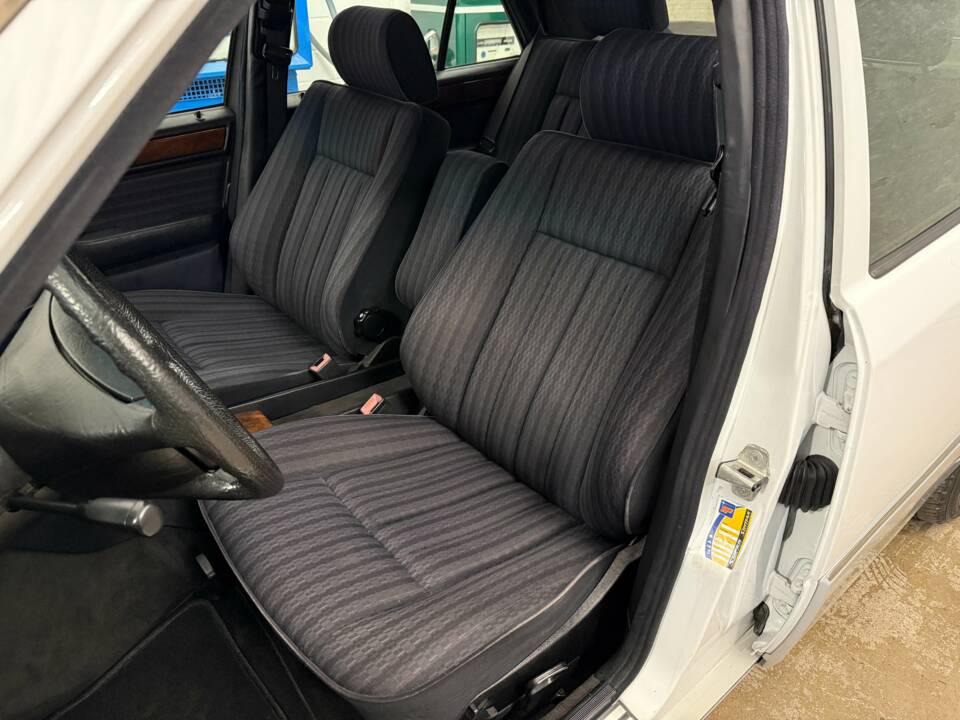 Bild 9/20 von Mercedes-Benz 250 D Turbo (1991)