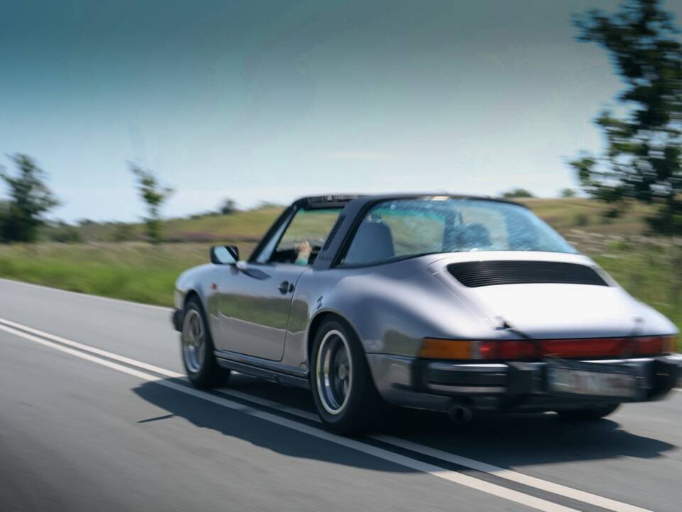 Image 42/44 de Porsche 911 Carrera 3.2 &quot;#250.000 911&quot; (1988)