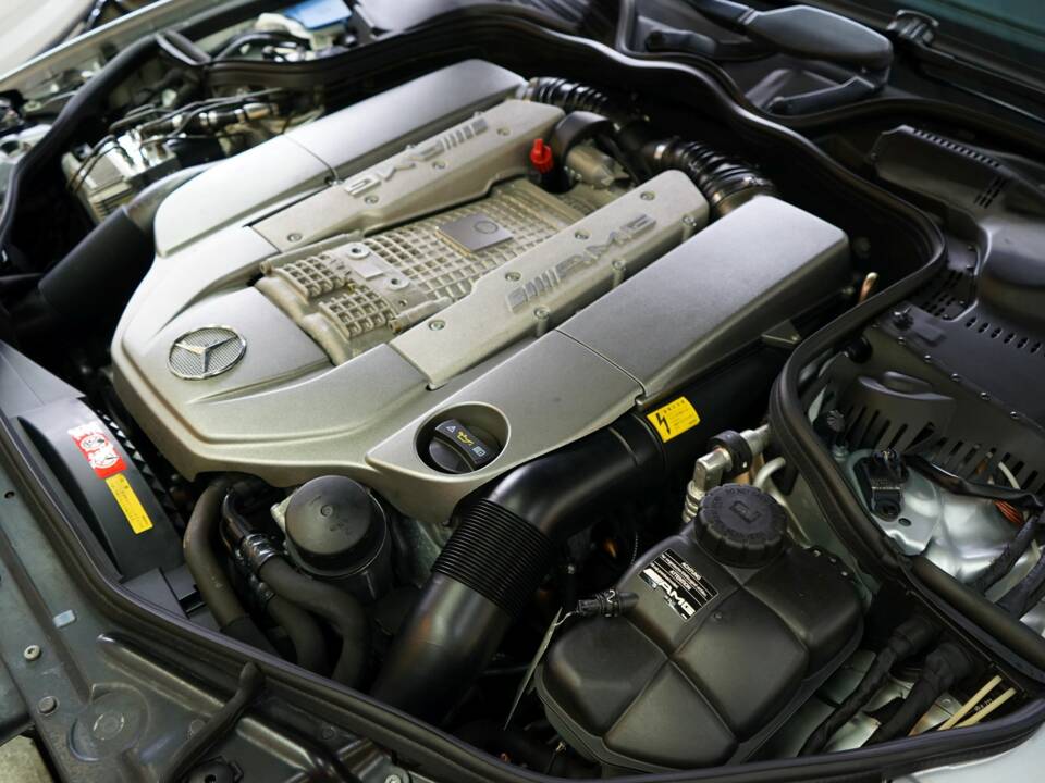 Image 33/34 of Mercedes-Benz CLS 55 AMG (2005)