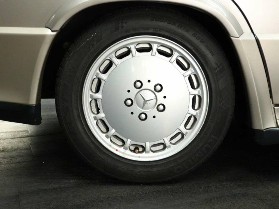 Image 27/30 of Mercedes-Benz 190 E 2.3-16 (1984)