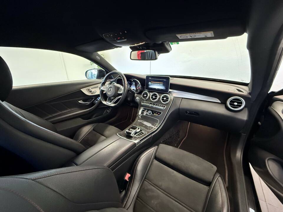Image 16/31 of Mercedes-Benz C 43 AMG 4MATIC (2017)