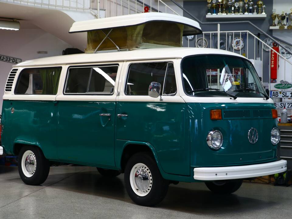 Bild 5/38 von Volkswagen T2b Camper (1974)