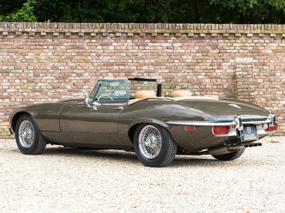 Image 2/50 de Jaguar Type E V12 (1973)