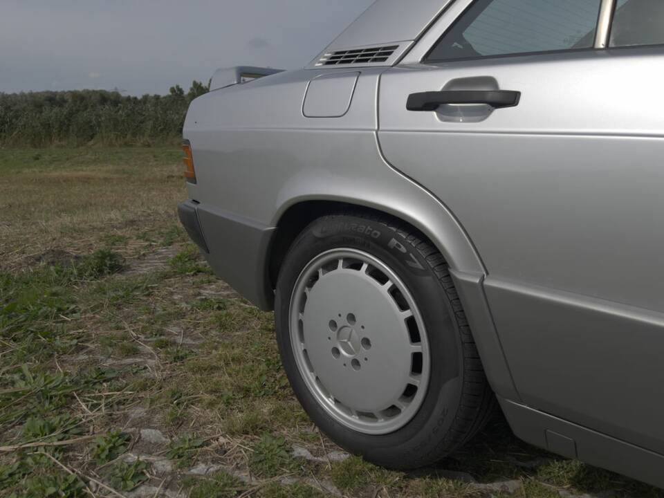 Afbeelding 5/8 van Mercedes-Benz 190 E (1993)