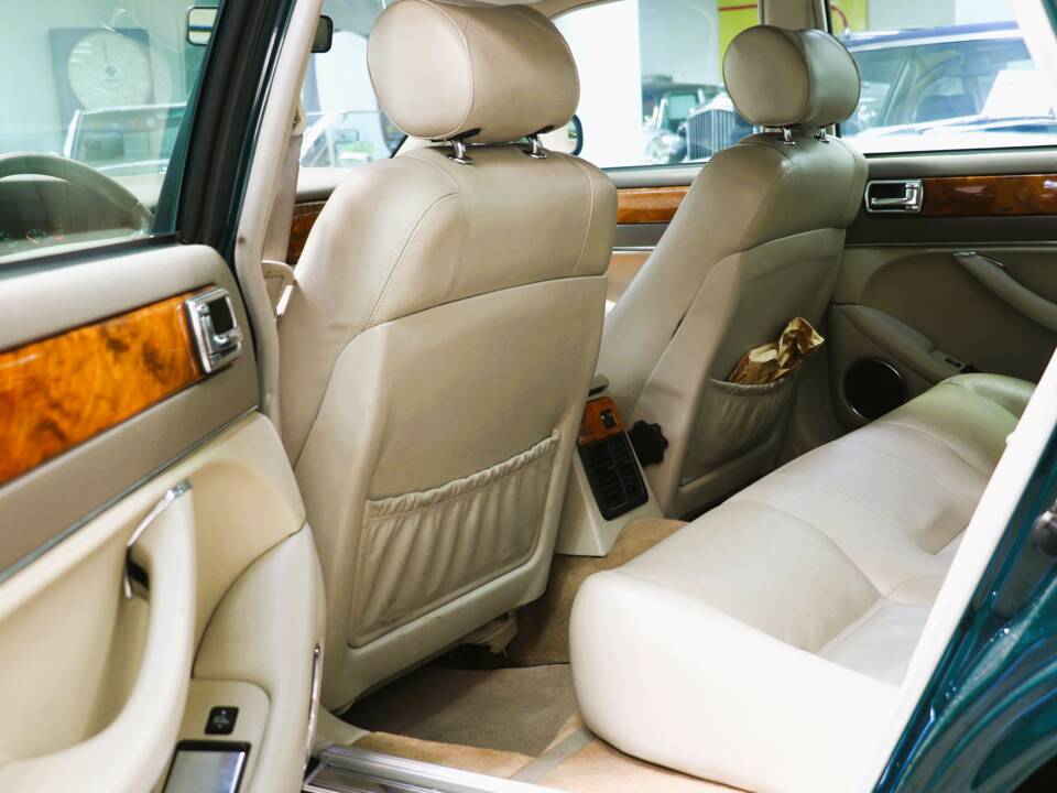 Bild 16/29 von Jaguar XJ6 3.2 Executive (1997)