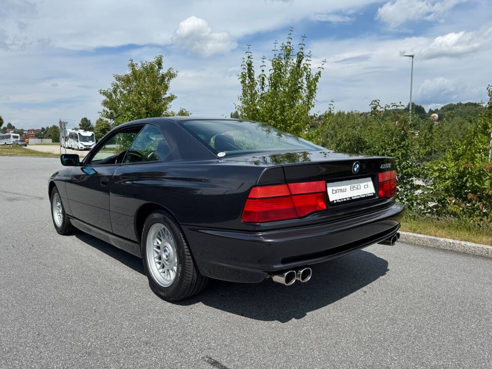 Image 3/37 of BMW 850i (1991)
