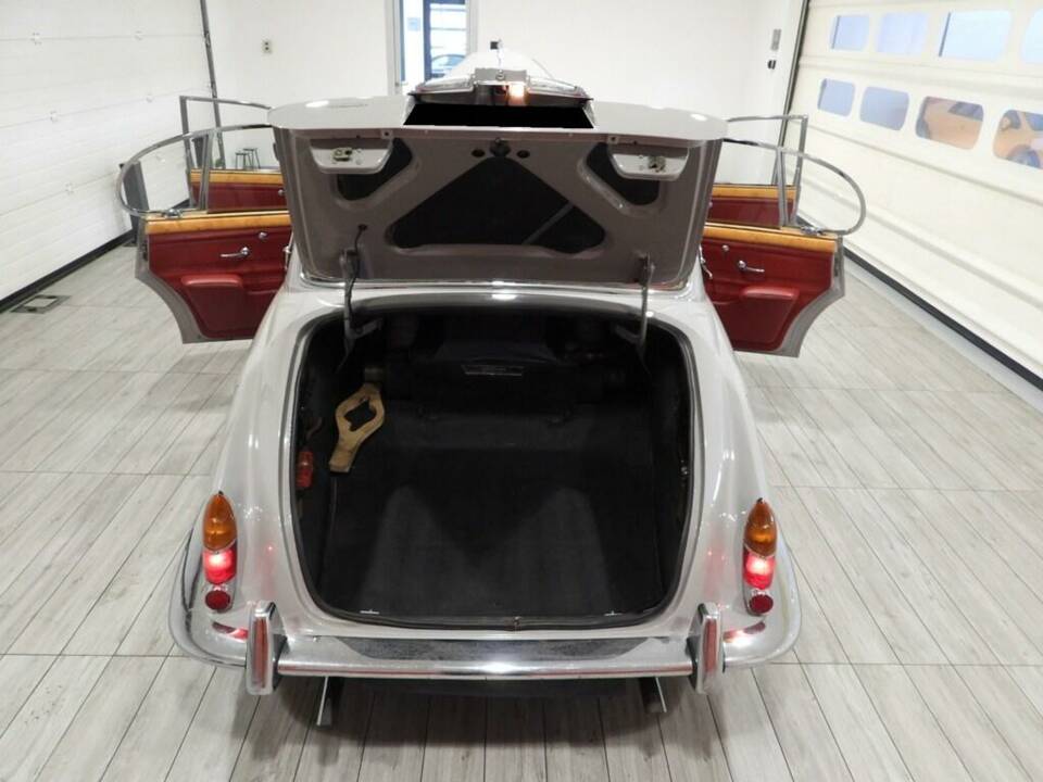 Immagine 13/15 di Jaguar S-Type 3.4 (1967)