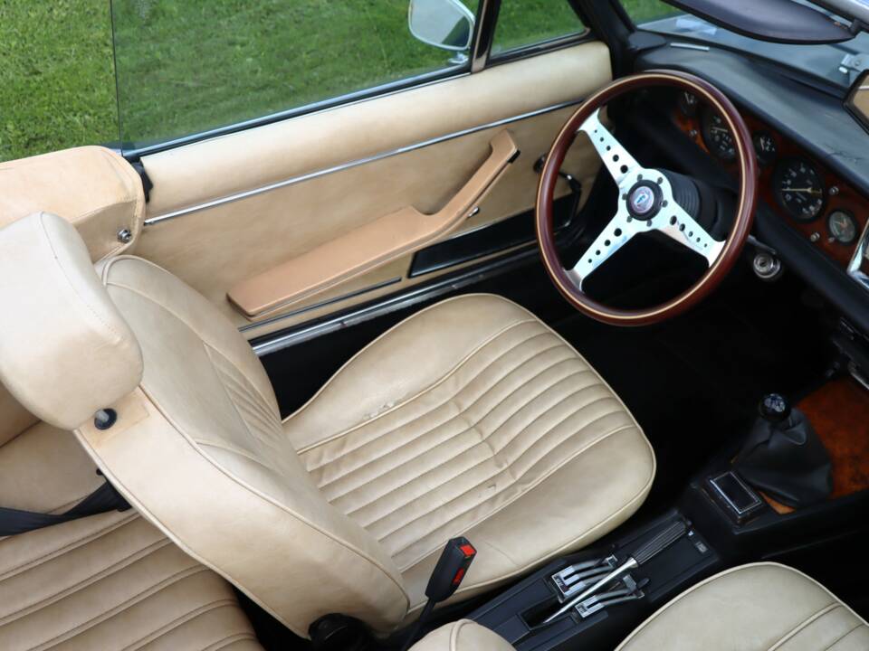 Image 12/50 of FIAT 124 Spider CS1 (1978)