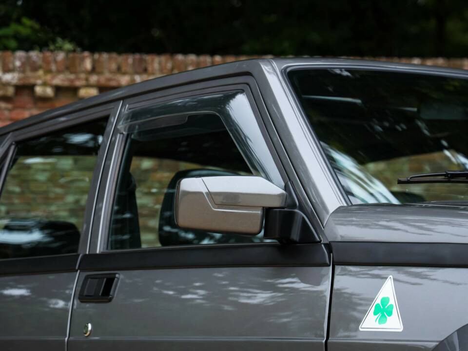 Image 37/50 of Alfa Romeo 75 3.0 V6 QV (1988)