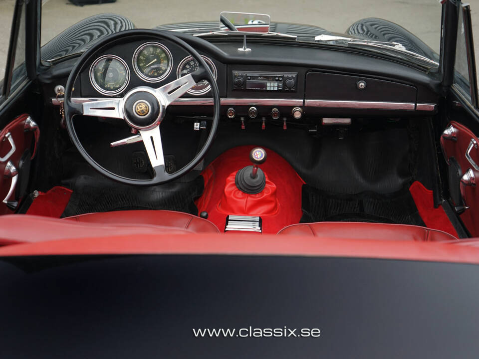 Image 2/20 of Alfa Romeo Giulia 1600 Spider (1964)