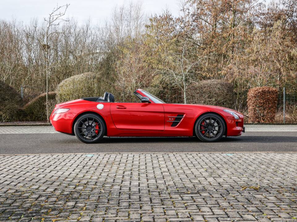 Image 6/40 of Mercedes-Benz SLS AMG Roadster (2011)