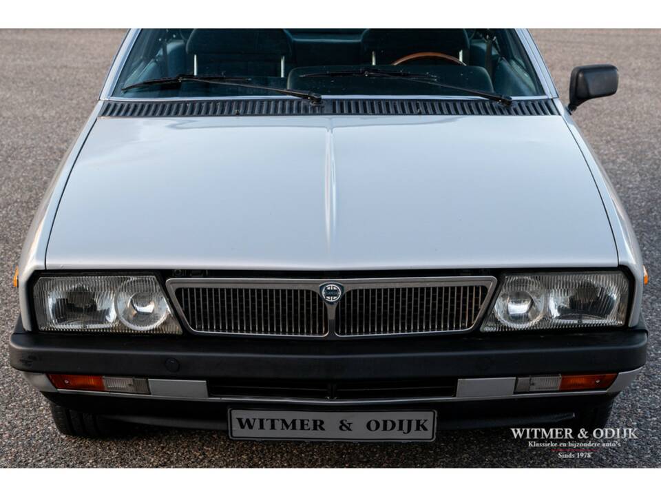Immagine 10/25 di Lancia Gamma Coupe 2500 I.E. (1981)