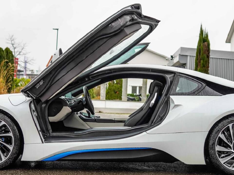 Image 9/12 of BMW i8 Coupé (2015)