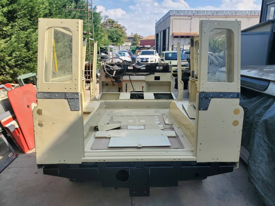 Image 20/22 of Land Rover 109 (1977)