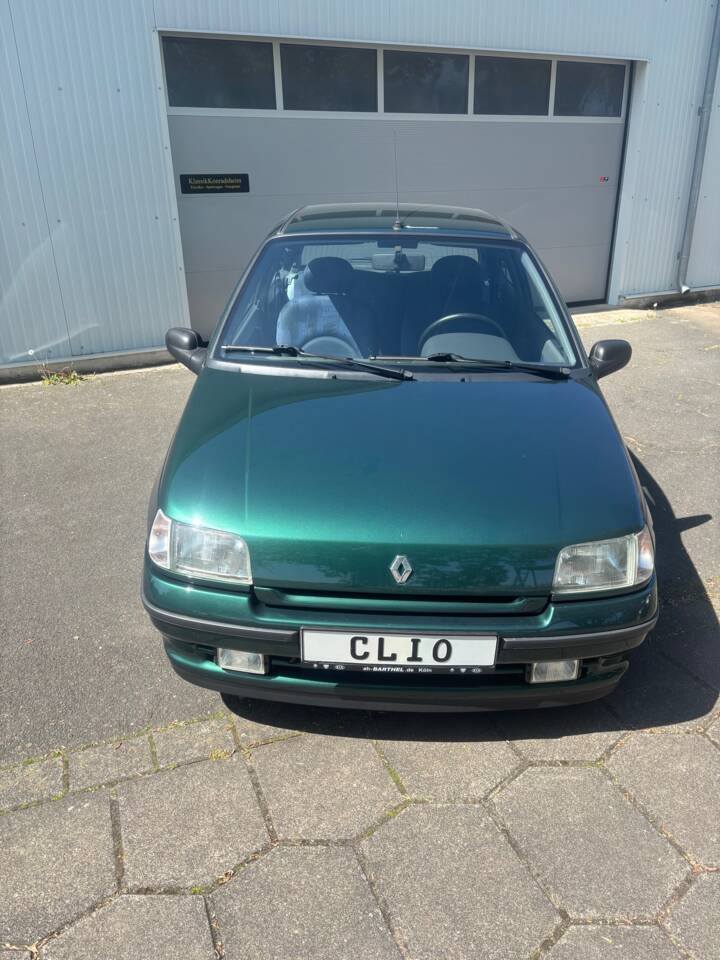 Bild 13/24 von Renault Clio I 1.2 (1995)