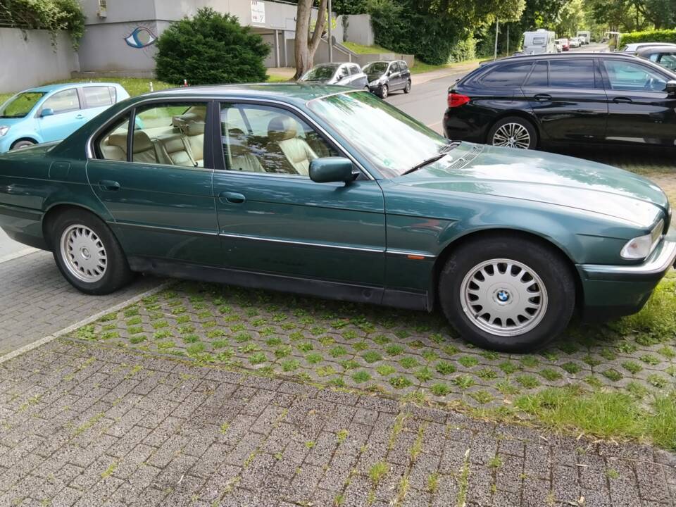 Afbeelding 2/7 van BMW 730i (1995)