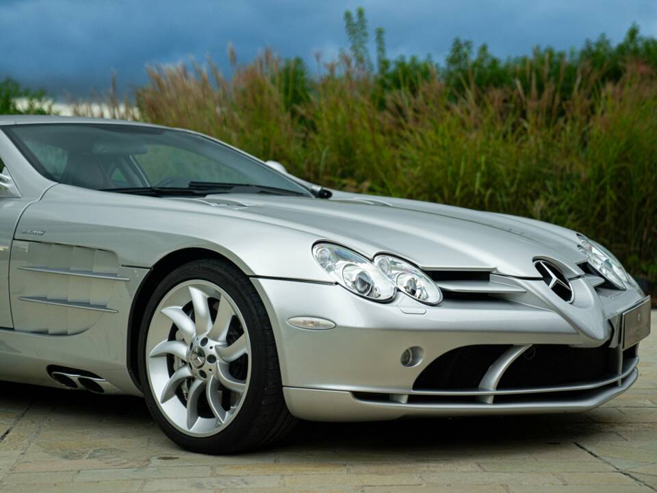 Image 23/50 of Mercedes-Benz SLR McLaren (2005)