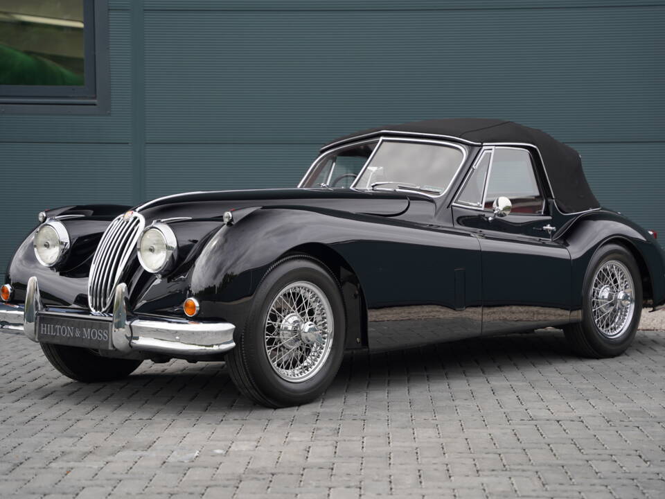 Image 24/50 of Jaguar XK 140 DHC (1956)
