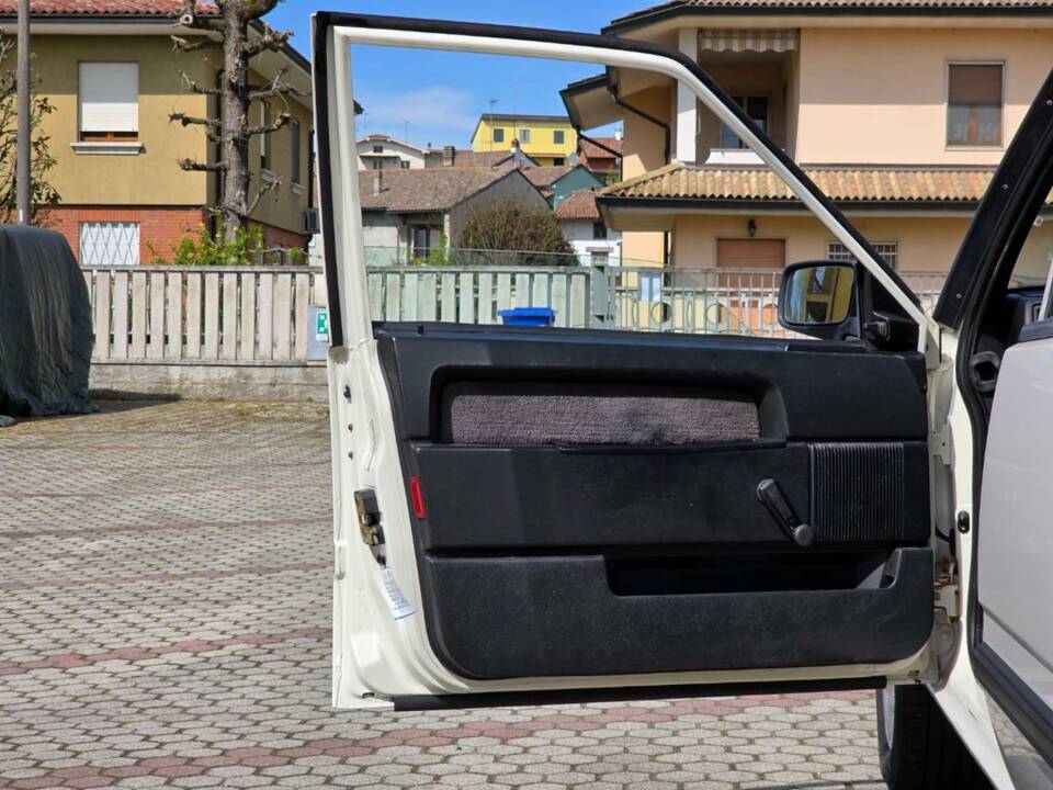 Bild 33/35 von Volvo 940 2.0i Turbo (1996)