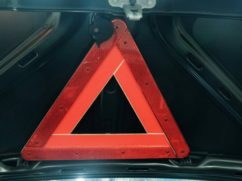 Image 15/50 of Mercedes-Benz 500 SEC (1982)