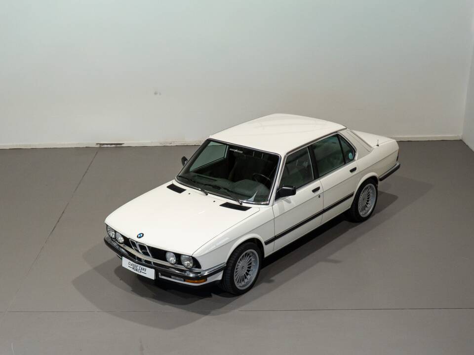 Afbeelding 39/52 van BMW 528i (1984)