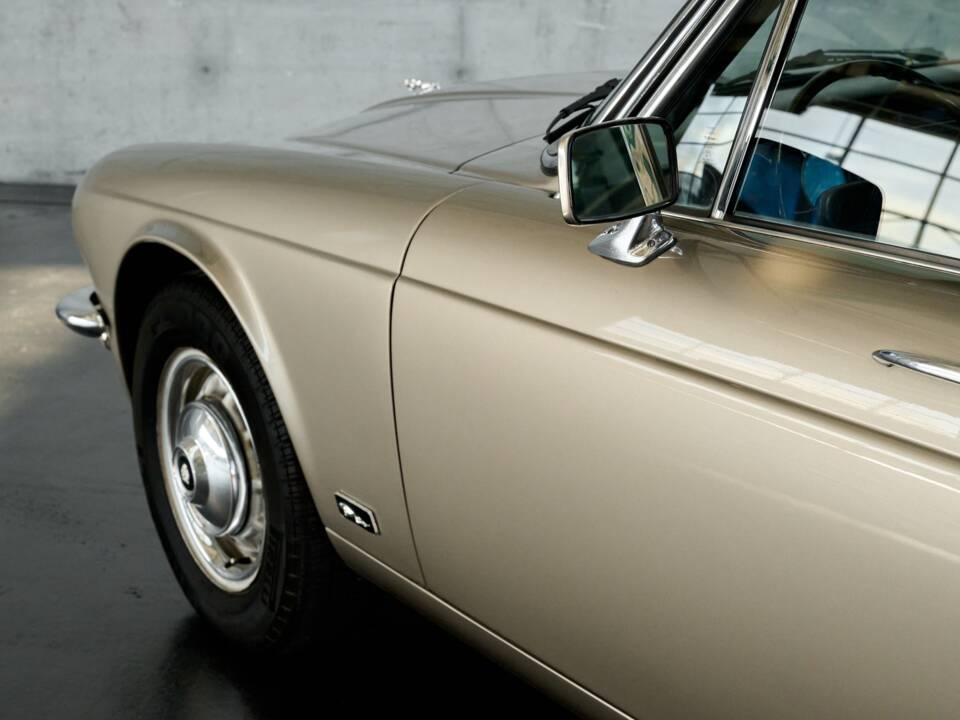 Bild 20/50 von Jaguar XJ 6 L 4.2 (1975)