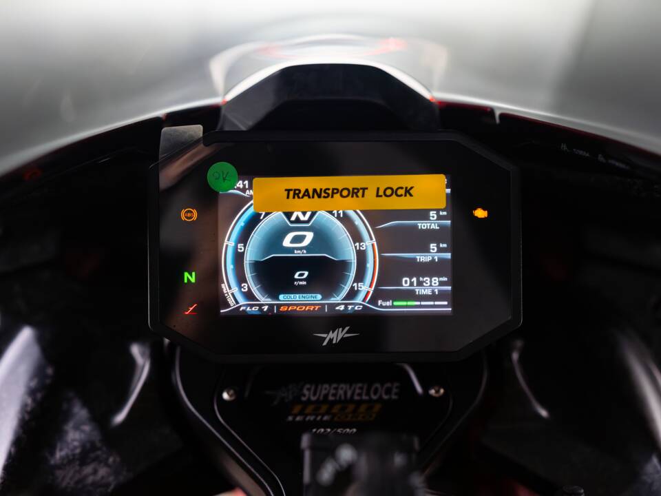 Bild 32/38 von MV Agusta DUMMY (2011)