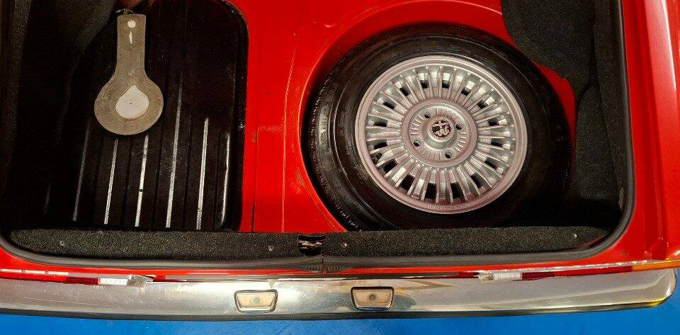 Image 13/43 of Alfa Romeo Spider Veloce 2000 (1982)