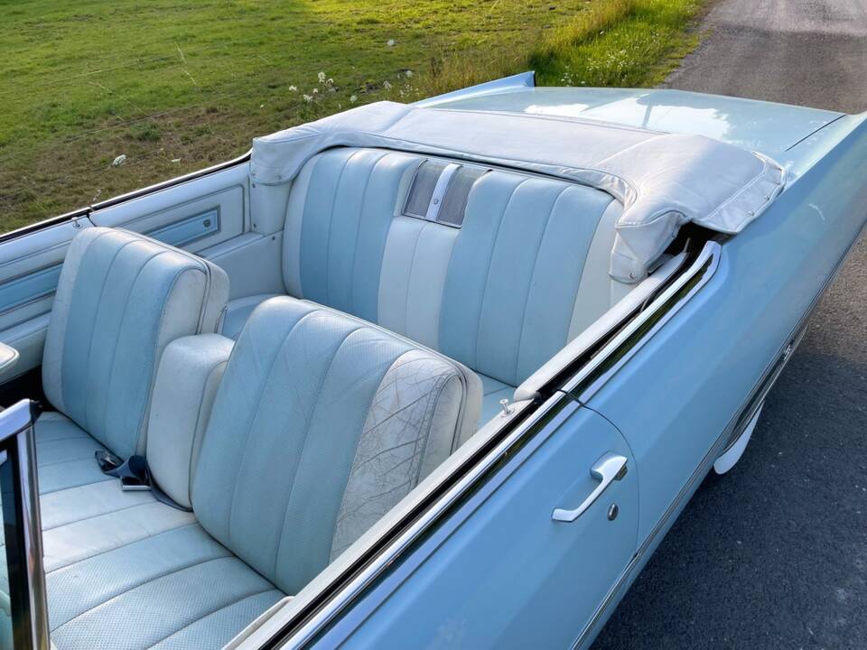 Bild 11/16 von Cadillac DeVille Convertible (1966)