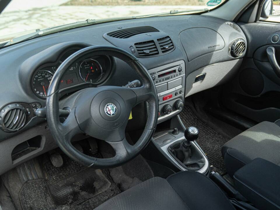 Image 46/50 of Alfa Romeo 147 1.9 JTD (2007)