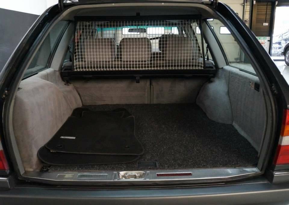 Bild 17/50 von Mercedes-Benz E 280 T (1994)