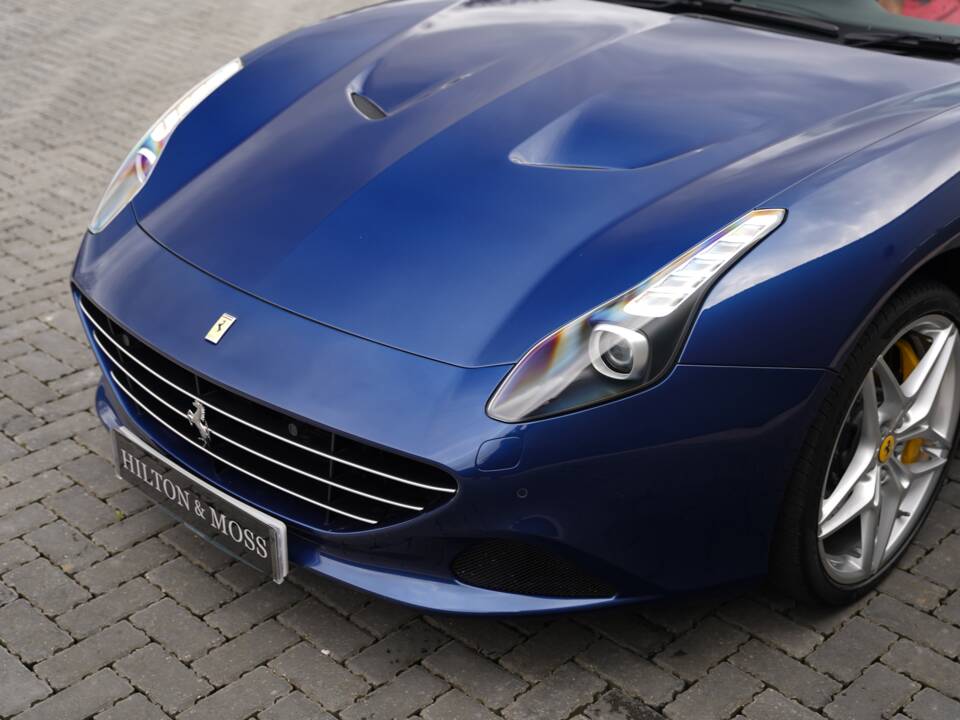 Bild 28/50 von Ferrari California T (2016)