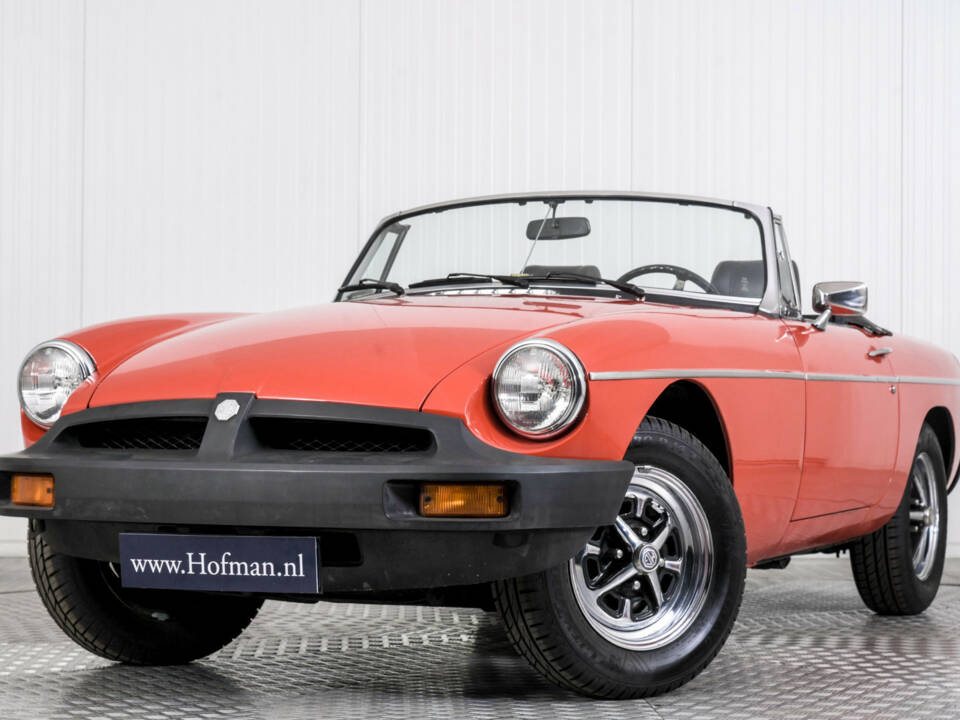 Image 3/50 of MG MGB (1976)