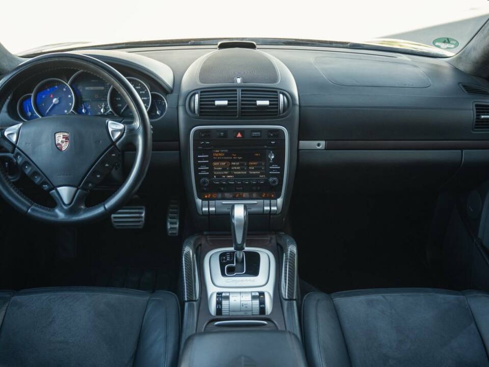 Image 13/15 of Porsche Cayenne Turbo (2008)
