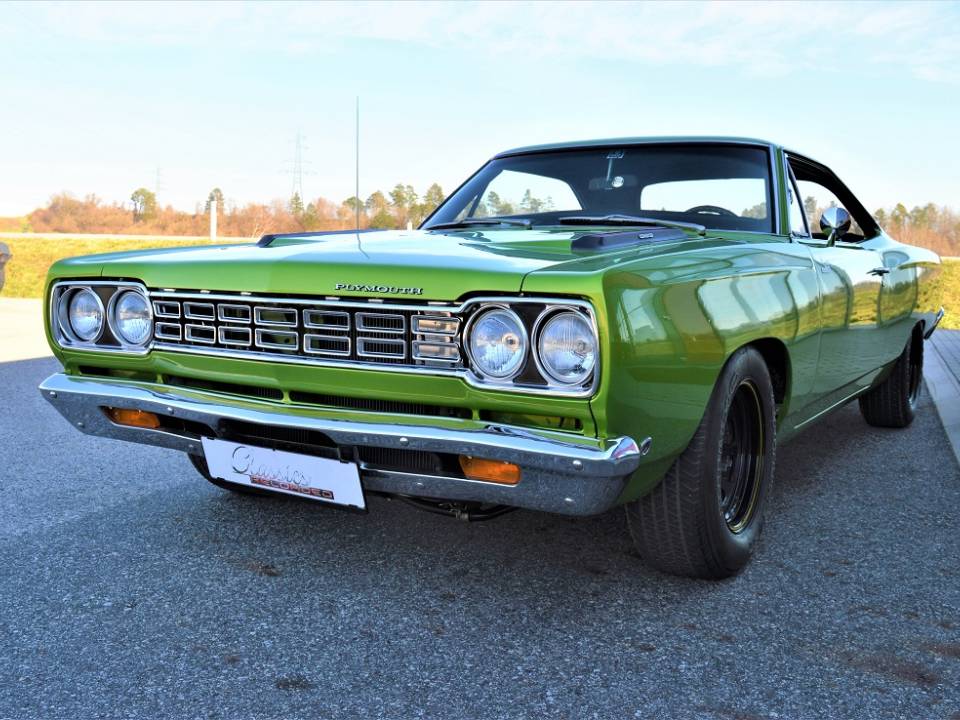 Image 43/43 of Plymouth Road Runner Hardtop Coupe (1968)
