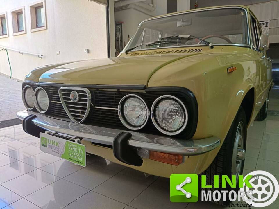 Bild 4/10 von Alfa Romeo Giulia Nuova Super 1300 (1975)