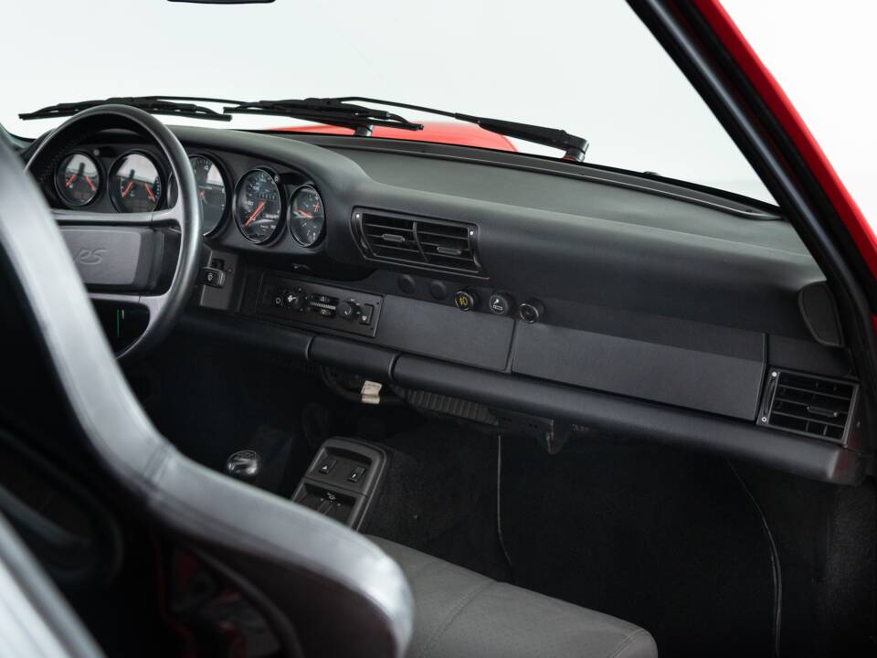 Image 32/40 of Porsche 911 Carrera RS (1992)