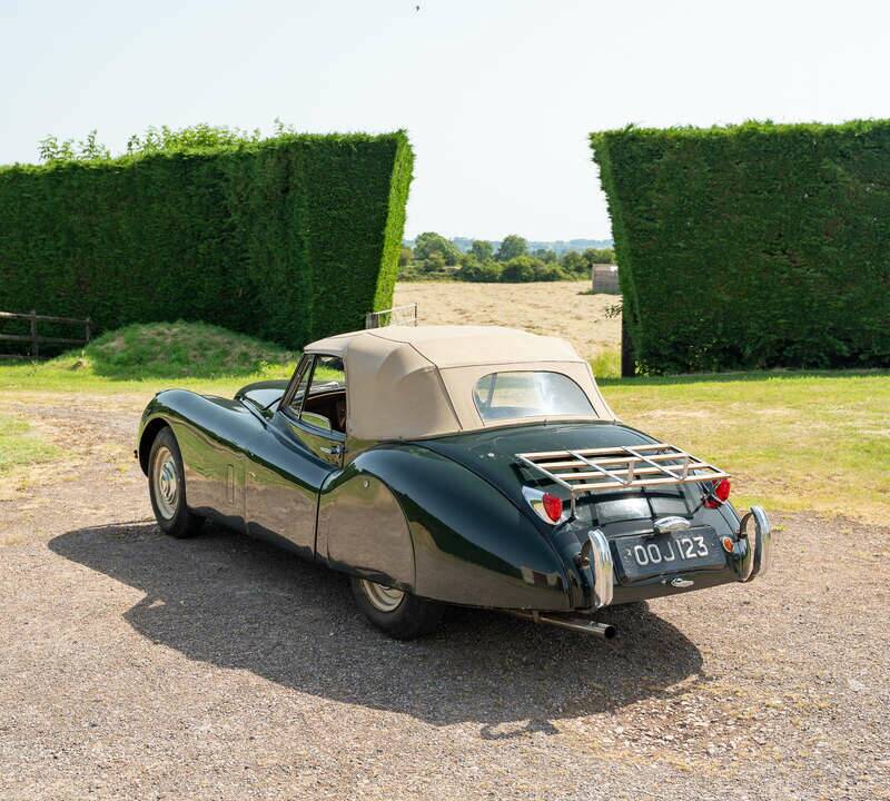 Image 11/50 of Jaguar XK 120 DHC (1954)
