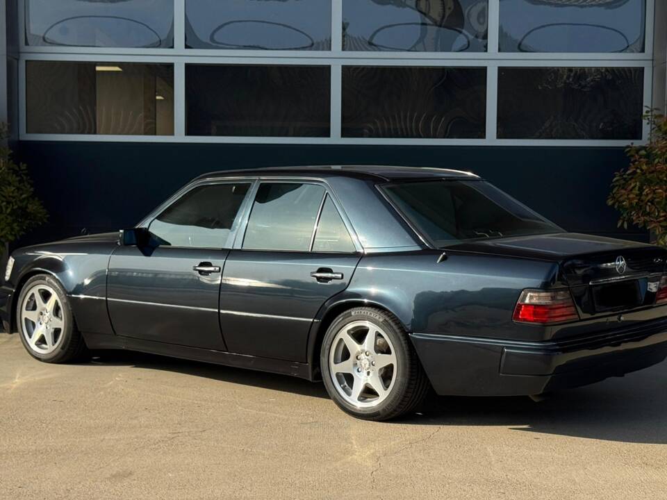 Image 5/19 de Mercedes-Benz E 500 Limited (1994)