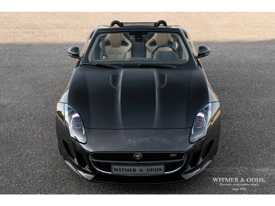 Image 16/38 of Jaguar F-Type S (2014)