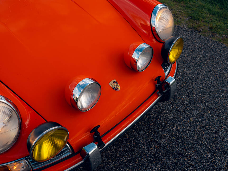 Image 25/63 of Porsche 911 R (1967)