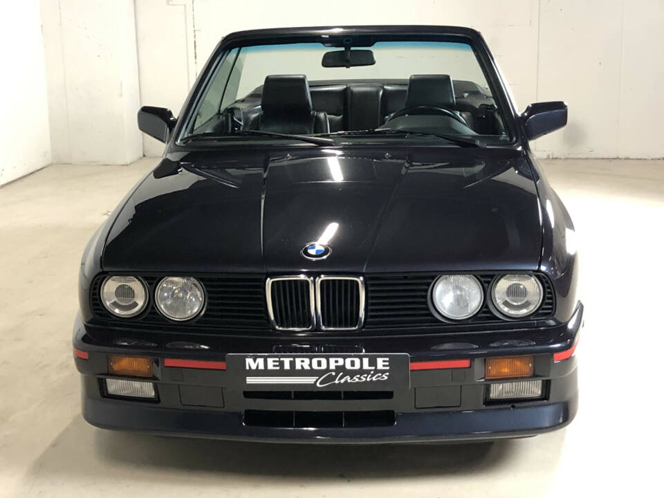 Image 6/28 of BMW M3 (1990)