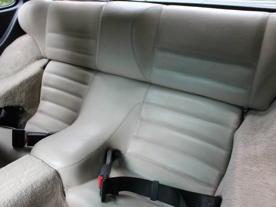 Image 15/19 of Porsche 944 Turbo (1987)