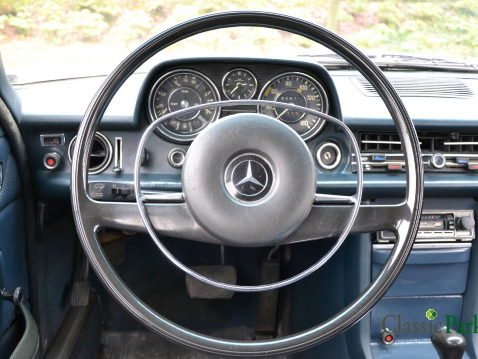 Afbeelding 30/50 van Mercedes-Benz 240 D lang (1974)