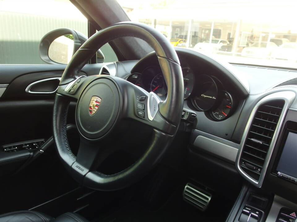 Bild 53/98 von Porsche Cayenne Turbo (2010)