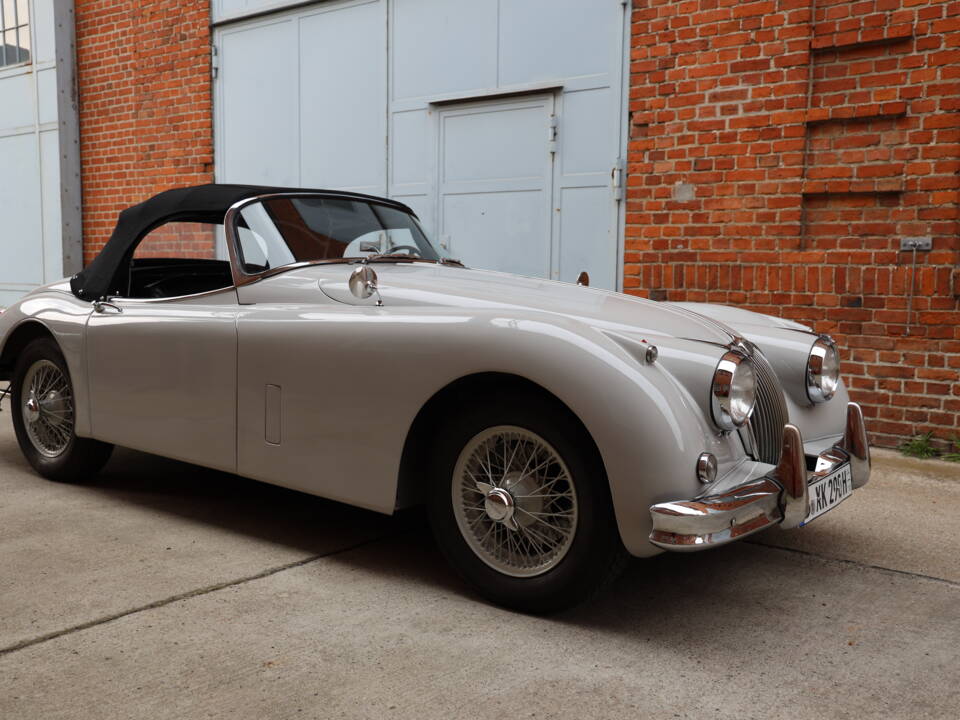 Image 55/91 of Jaguar XK 150 OTS (1958)