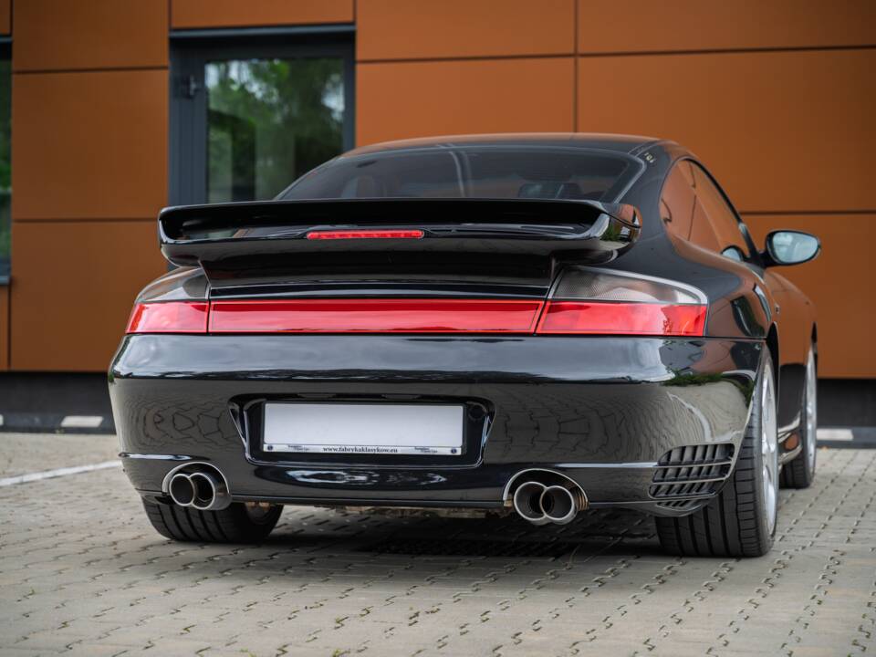 Image 8/63 of Porsche 911 Carrera 4S (2004)