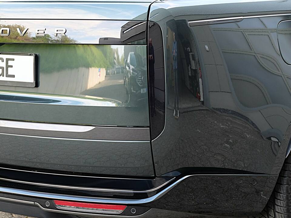 Image 23/61 of Land Rover Range Rover D350 (2025)