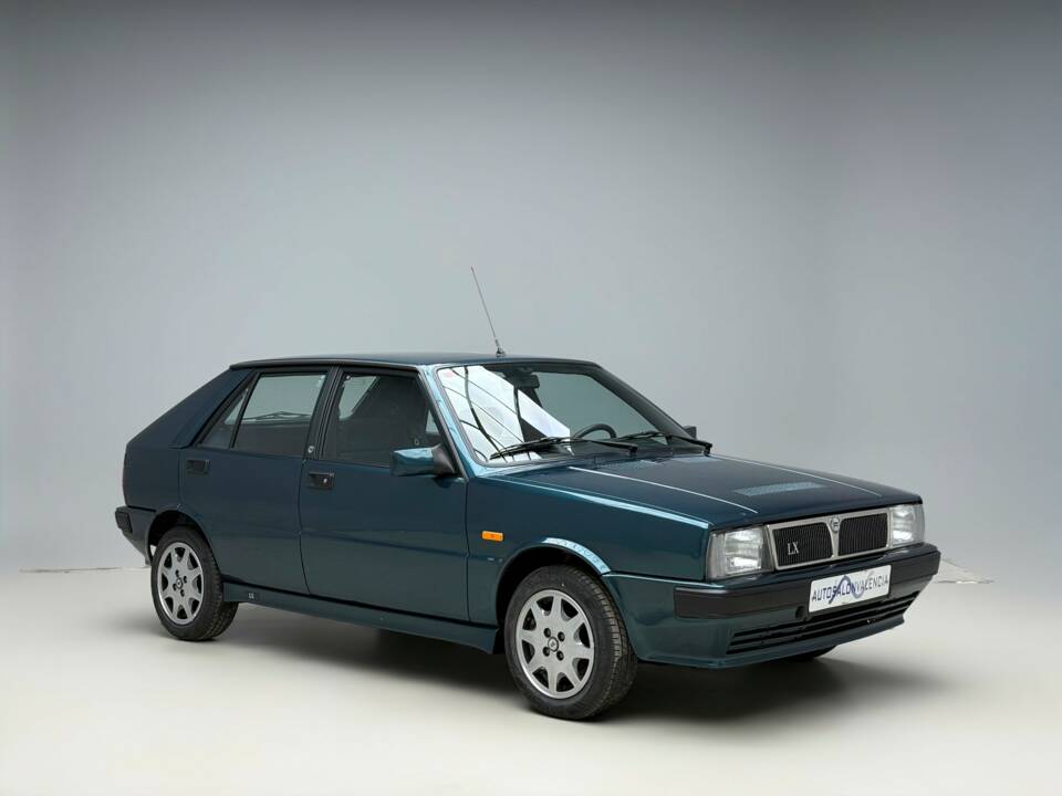 Image 4/30 of Lancia Delta 1.5 LX (1991)