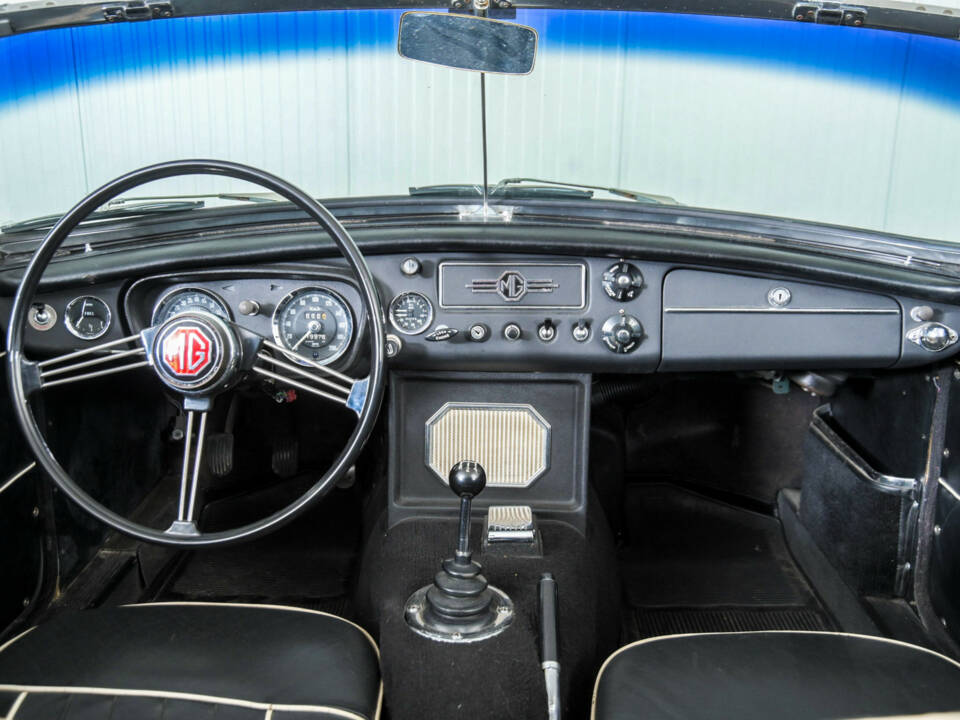 Afbeelding 7/50 van MG MGB (1968)